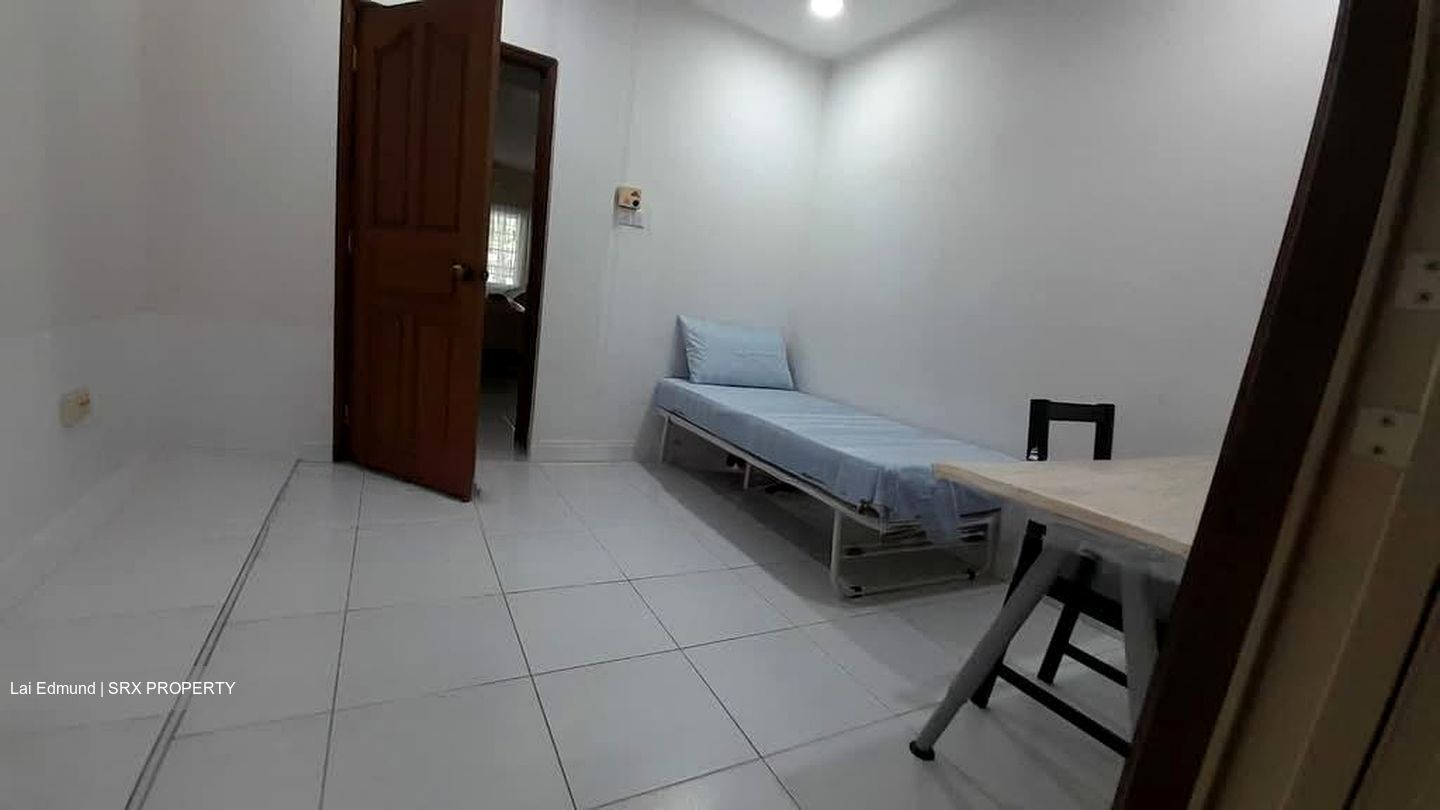 People's Garden (D19), Terrace #557032861